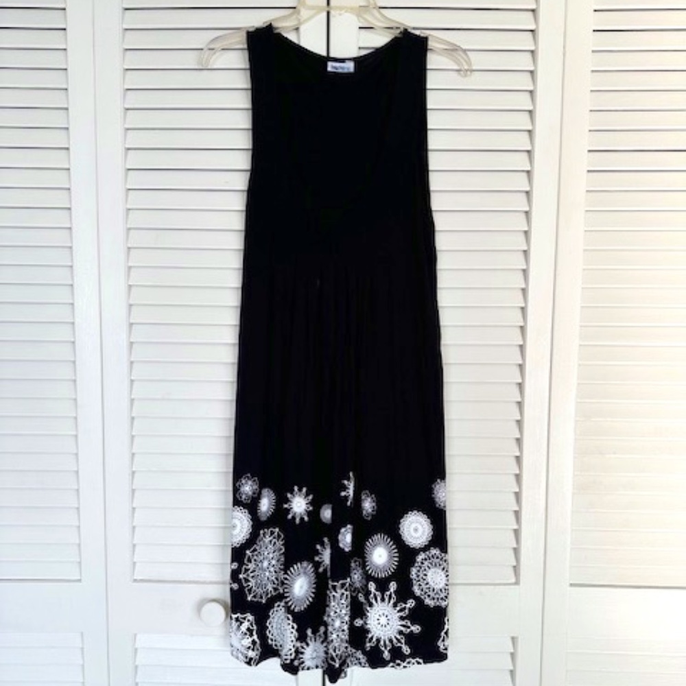 WOMEN'S LONG BLACK SLEEVELESS MAXI DRESS BY BEACHTIME, SIZE MEDIUM